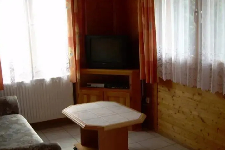 Room 5 of 10