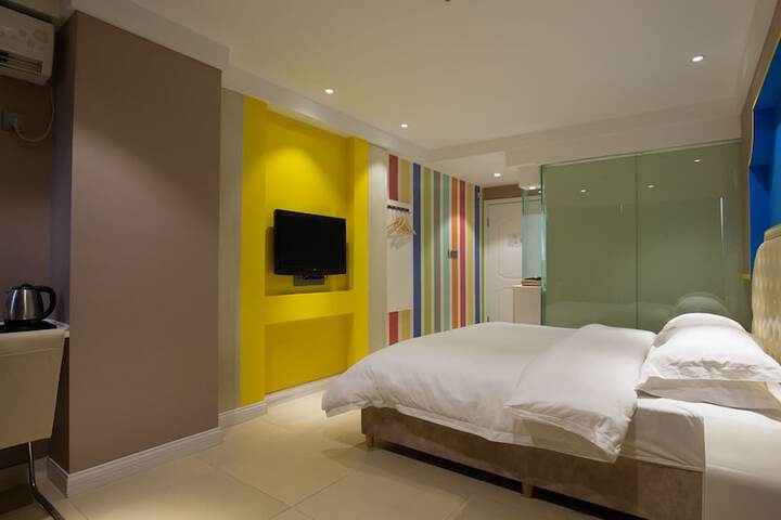 Room 15 of 33