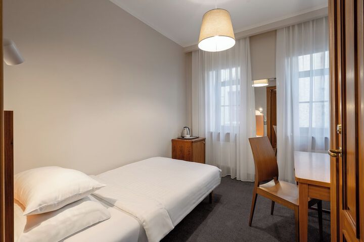 Room 15 of 42