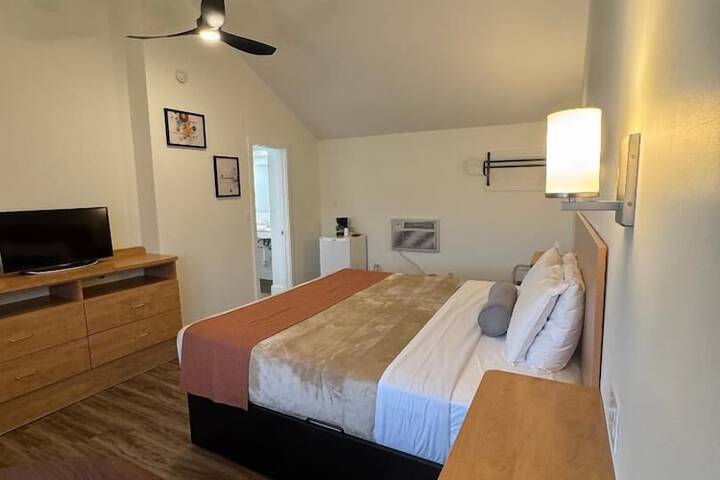 Room 33 of 106