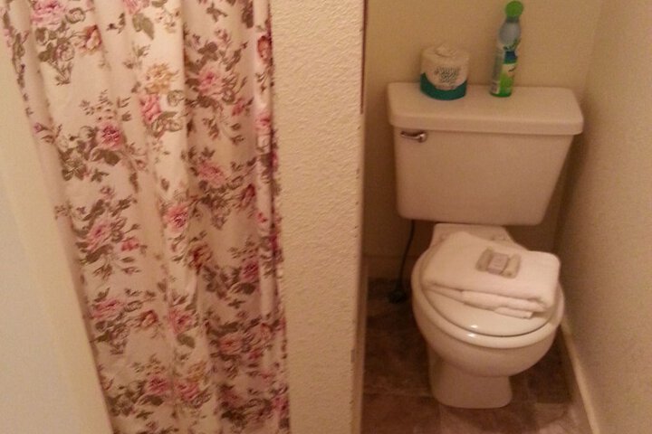 1 Queen Bed (8 of 21)