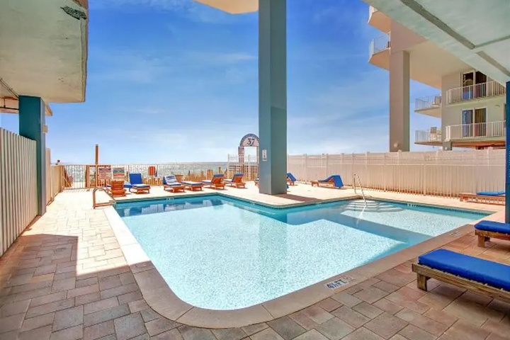 Pool 11 of 24