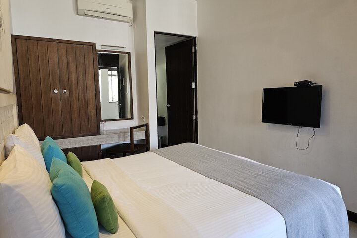 Room 8 of 13