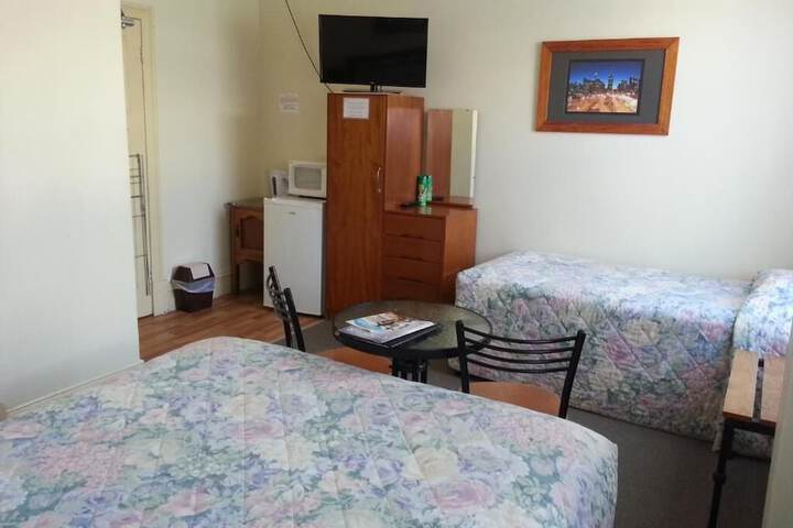 Room 13 of 42