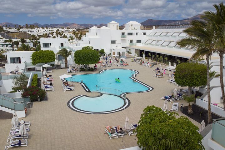 Hotel Pool