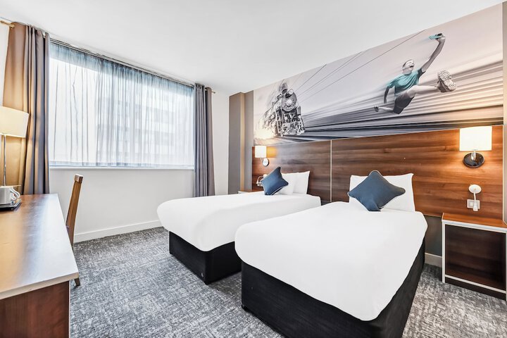 Room 27 of 42