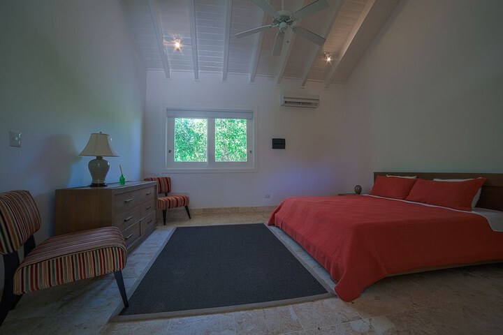 Room 2 of 35