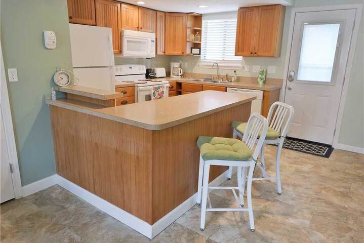 Gulf Highlands 109 Heated Pool Access Wifi in Panama City Beach, FL