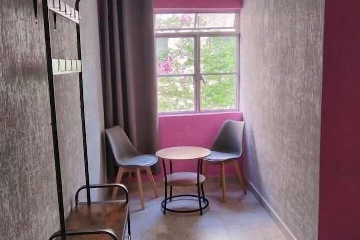 Room 4 of 7