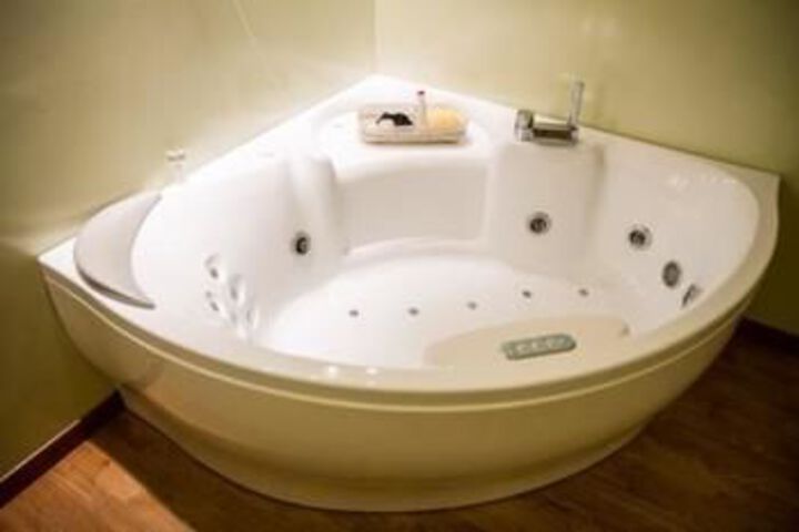 Hot Tub 14 of 17