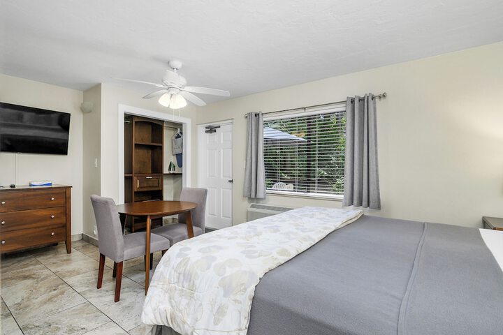 Standard | King Bed (5 of 16)