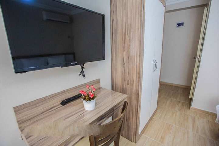 Room 9 of 14