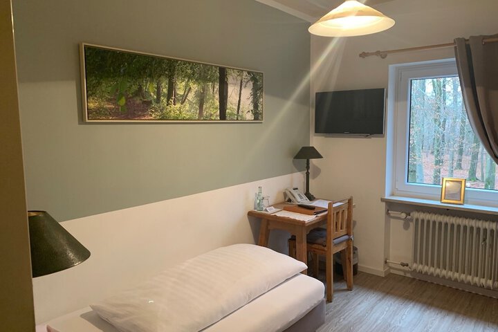 Room 32 of 77
