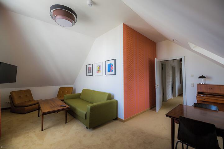 Room 80 of 122