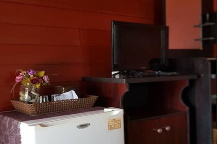 Room 6 of 9