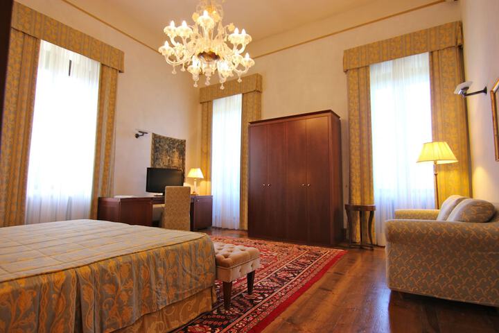 Room 65 of 175