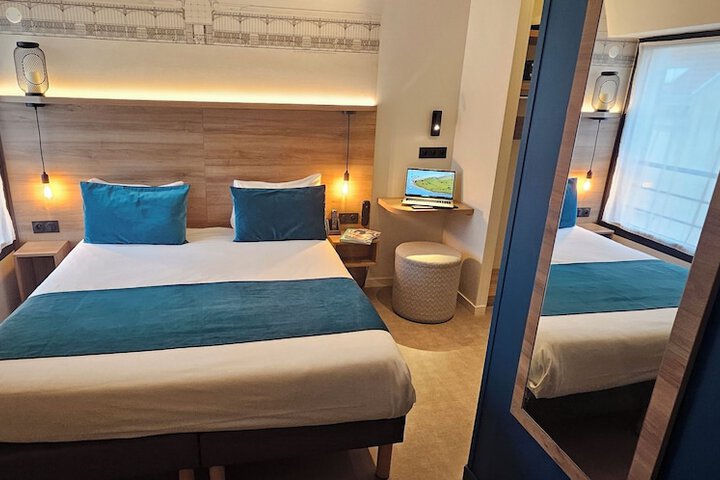 Room 15 of 48