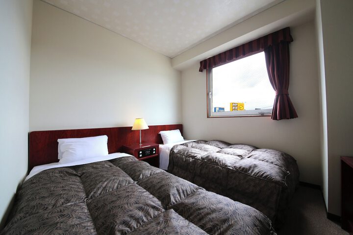 Room 5 of 16