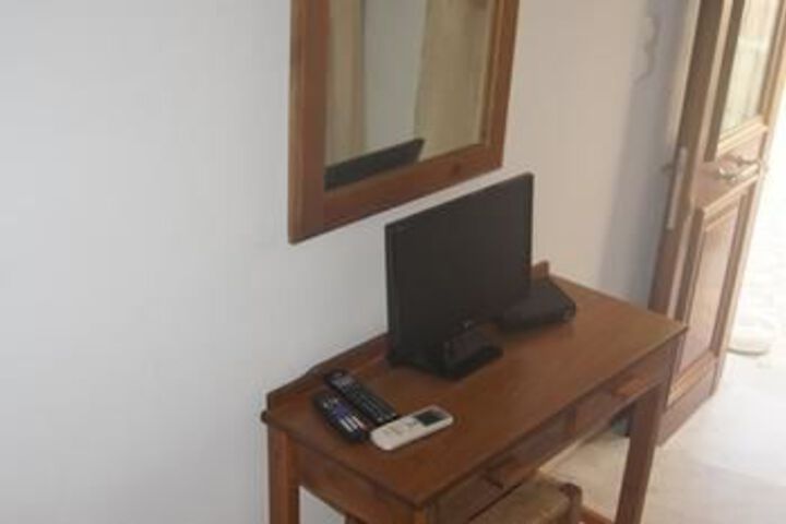 Room 4 of 37
