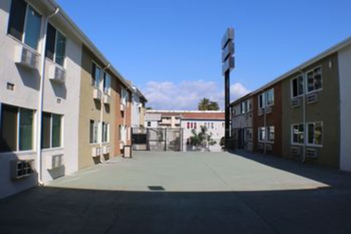 Hotel Exterior 12 of 48