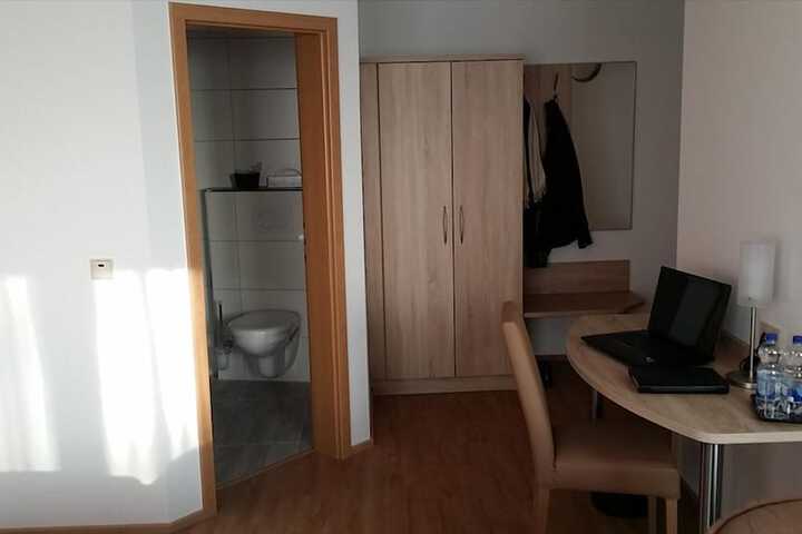 Room 9 of 31