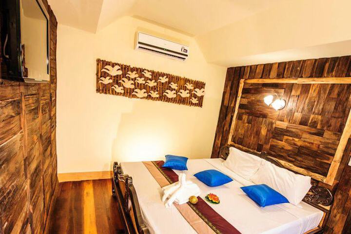 Room 5 of 32