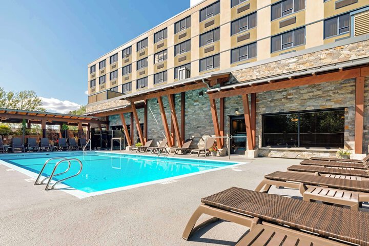 Pools & Facilities