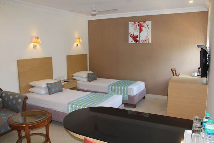 Room 8 of 34