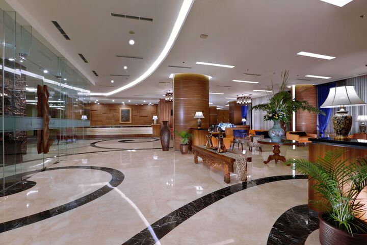 Entrance & Lobby