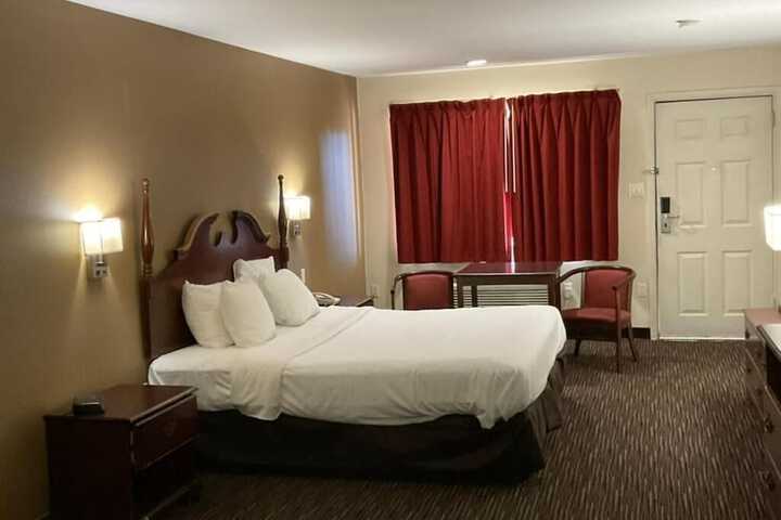 1 King Bed (1 of 5)