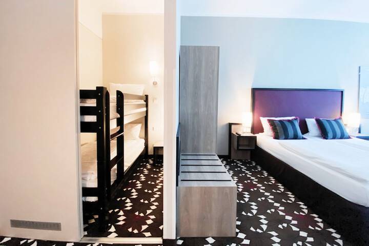Room 52 of 143