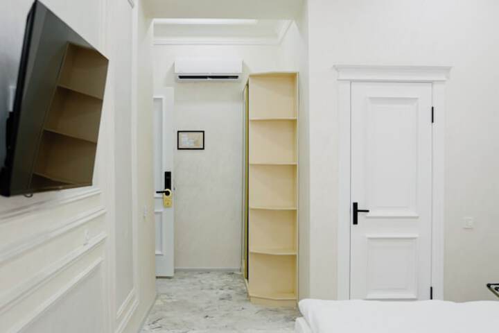 Room 10 of 35