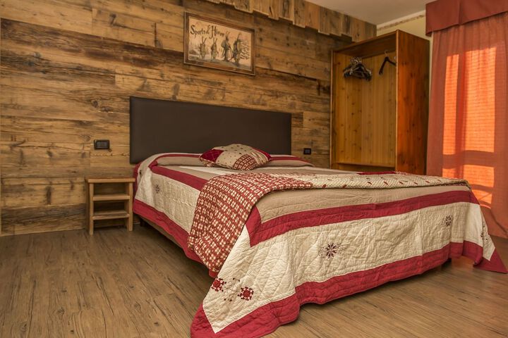 Room 9 of 40