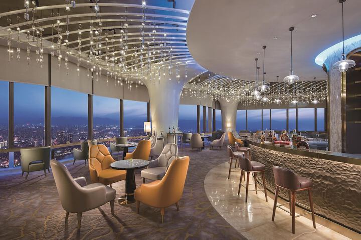 Lounge 57 of 70