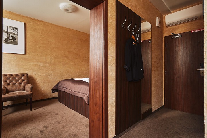 Room 8 of 81