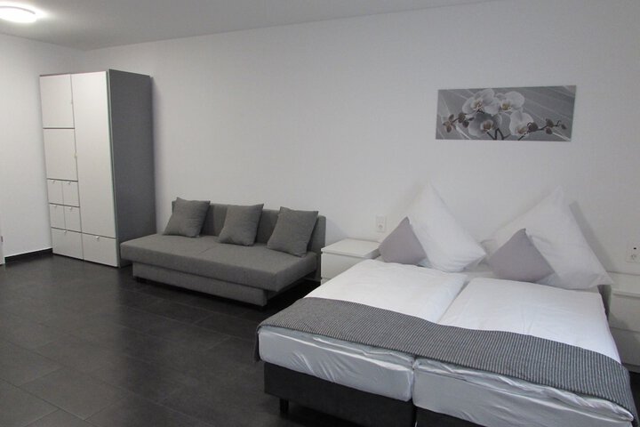 Room 7 of 11