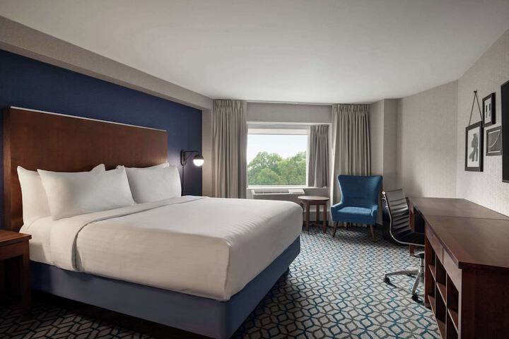 Room 3 of 78
