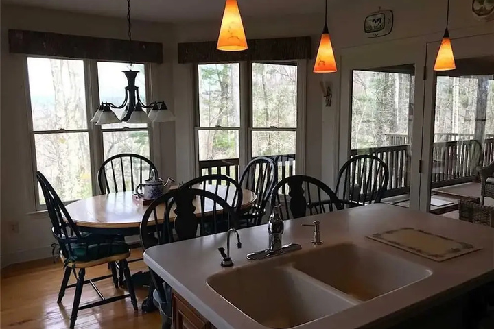 Dining 11 of 15