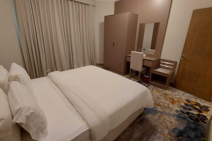 Room 14 of 64
