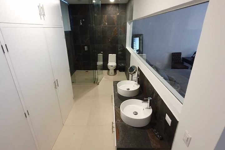 Room 15 of 16