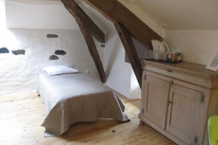 Room 10 of 40