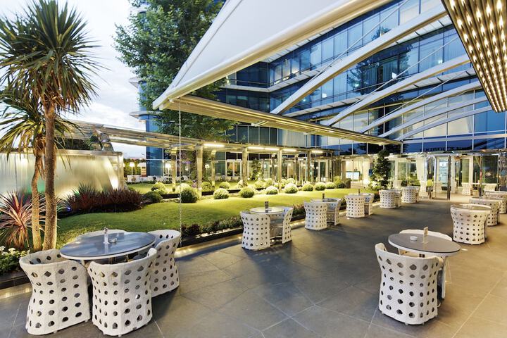 Hotel Exterior 186 of 191