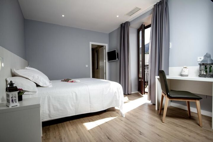 Room 6 of 31