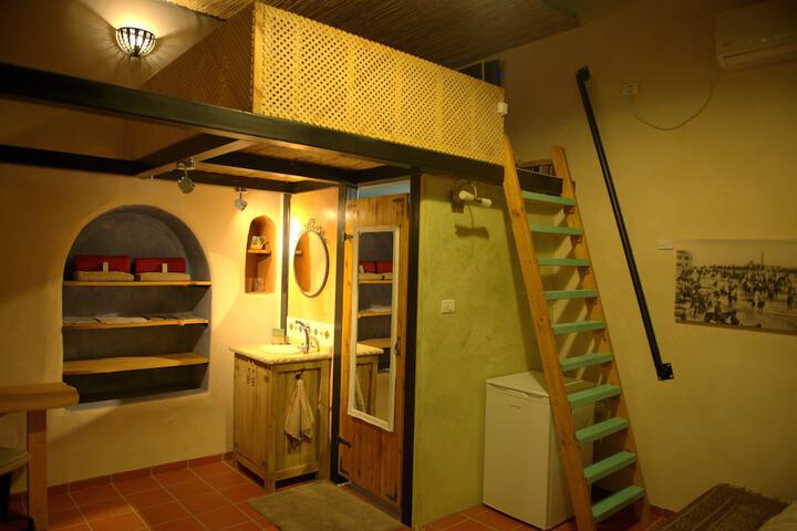 Room 10 of 16