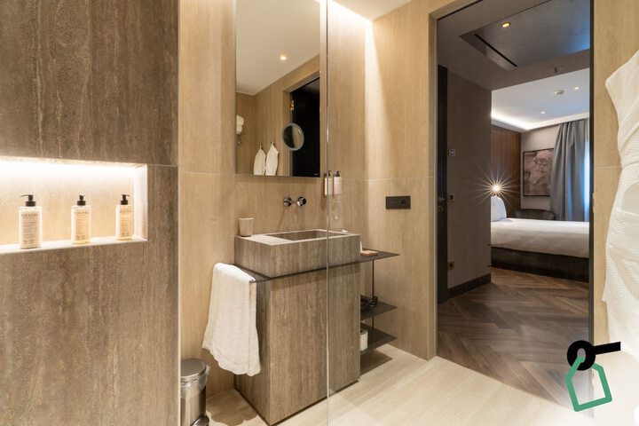 Room 27 of 50