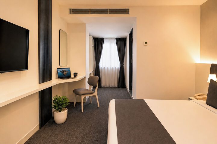 Room 17 of 33