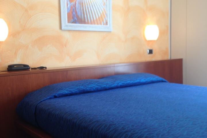 Room 11 of 36