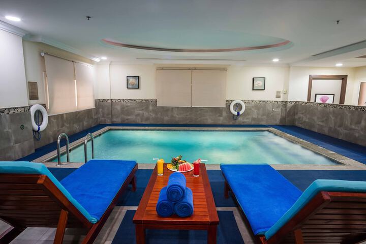 Hotel Pool