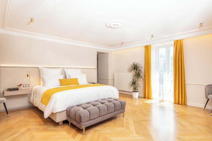 Room 6 of 37