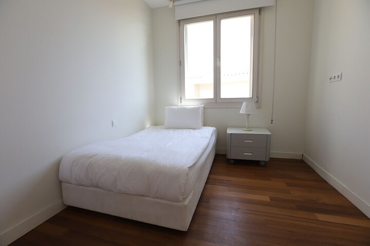 Room 5 of 180
